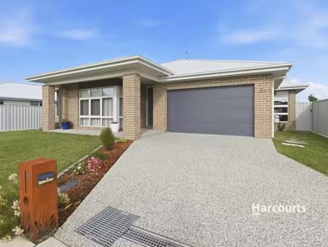 Charming 4 BR 27 Wilmot Street, PORT SORELL, TAS 7307 House.