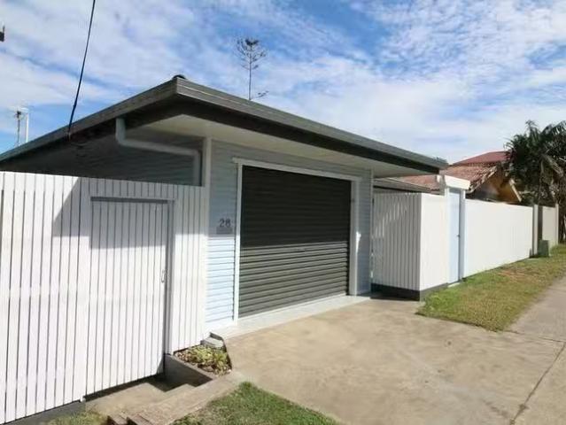 Cozy 4 BR 28 Canberra Terrace, Caloundra, QLD 4551
