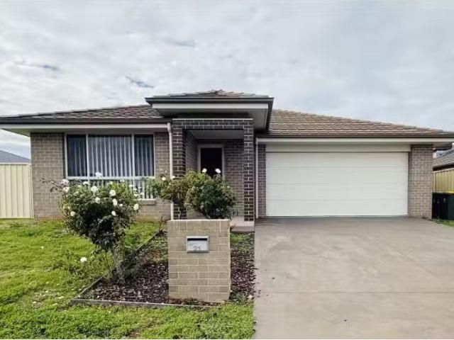 Deal! 4 BR 21 Mortlock Avenue, Dubbo House for rent Listed by.