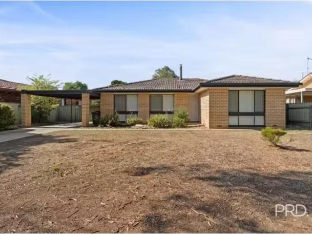 Charming 4 BR 21 Undurra Dr, Glenfield Park House for rent Li.