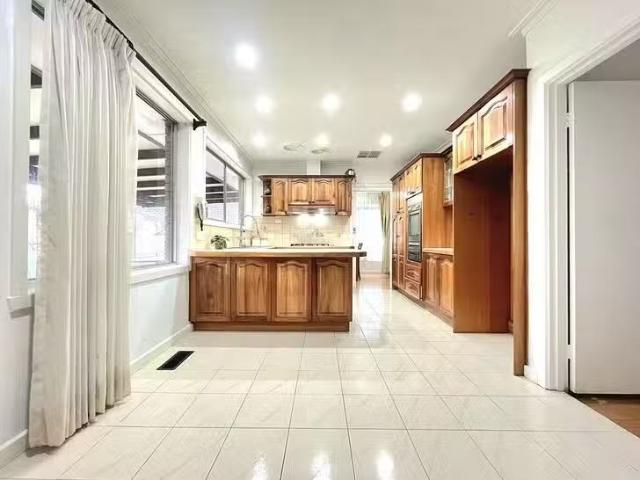 Deal! 4 BR 227 Wickham Road, Moorabbin, VIC 3189