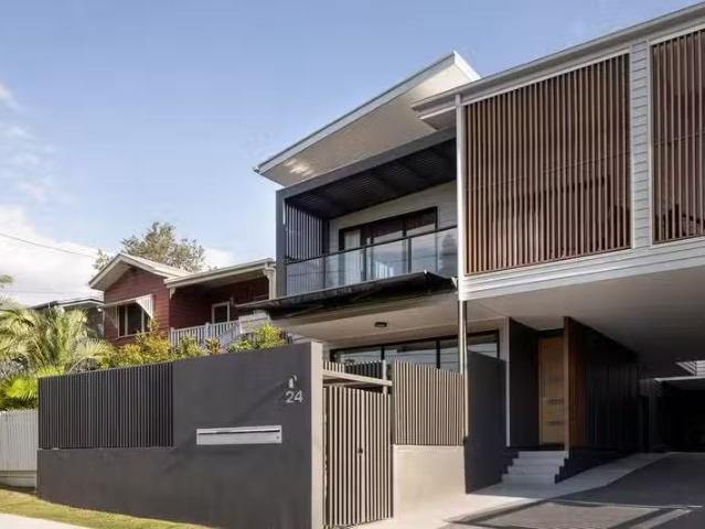 Rental! 4 BR 2/24 Apollo Road, BULIMBA, QLD 4171 Townhouse f.