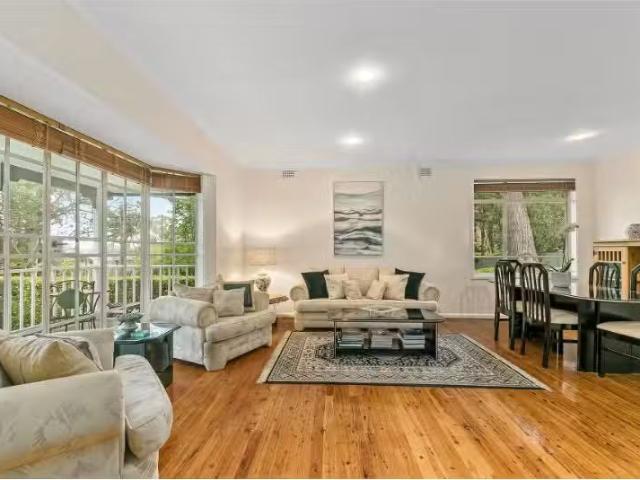Nice 4 BR 22 Albert Road, Beecroft House for rent Listed by S.