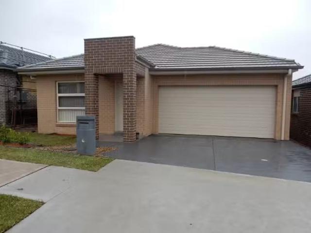 Deal! 4 BR 22 Everlasting Street, DENHAM COURT House for rent.