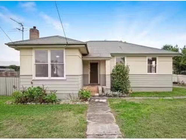 Unique 4 BR 236 Plover Street, NORTH ALBURY House for rent Li.