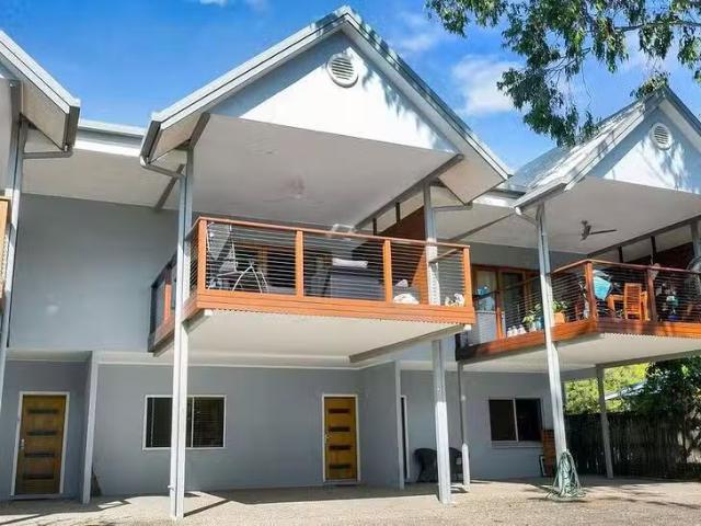 Nice 4 BR 2/3 Guava Street, Holloways Beach, QLD 4878
