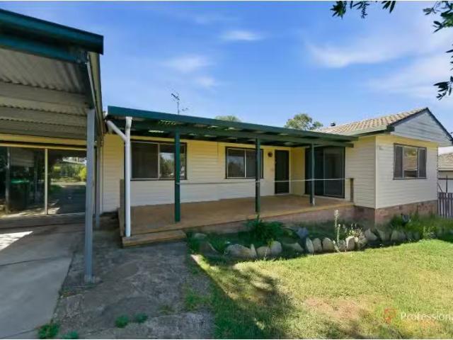 Deal! 4 BR 23 Wilson Avenue, Armidale House for rent Listed b.