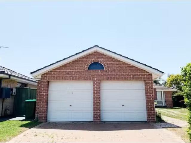 For Rent! 4 BR 2 Bulga Place, Hoxton Park House for rent List.