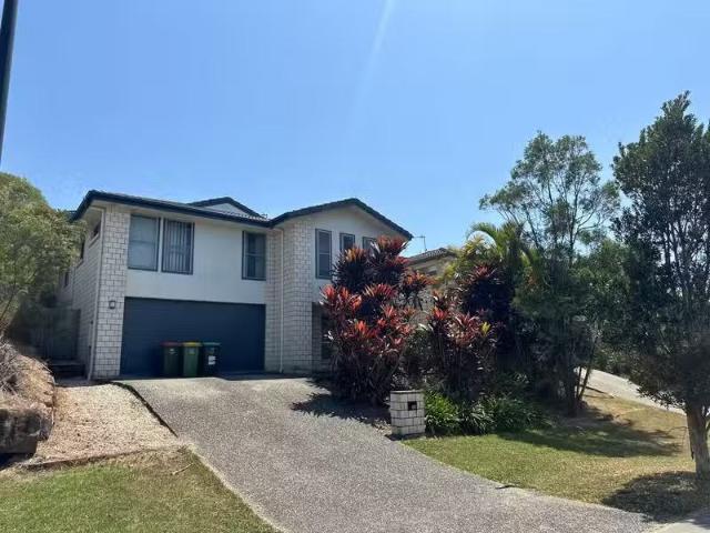 Charming 4 BR 35 Hadrian Cr, PACIFIC PINES, QLD 4211 House f.