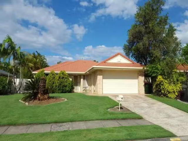 Cozy 4 BR 35 Warbler Parade, Varsity Lakes, QLD 4227