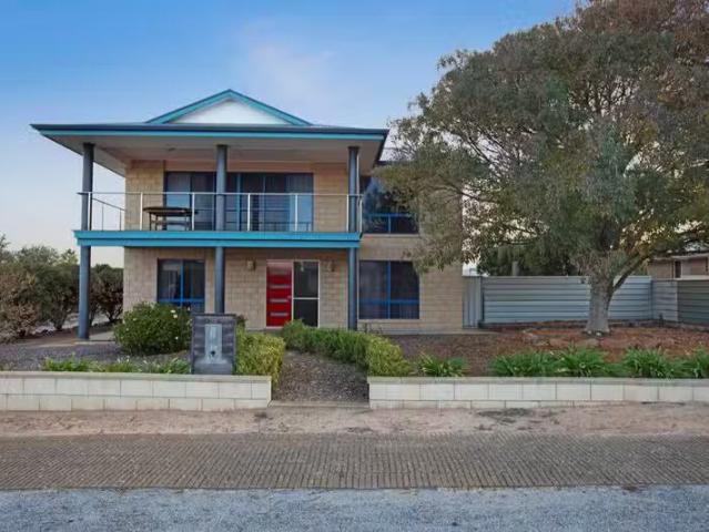 Deal! 4 BR 35 Wishart Street, TUMBY BAY, SA 5605 House for R.