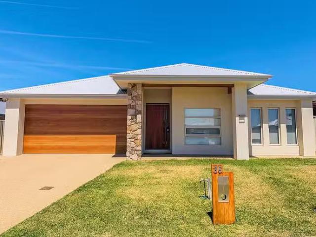 Unique 4 BR 36 Murray Way, West Wodonga, VIC 3690