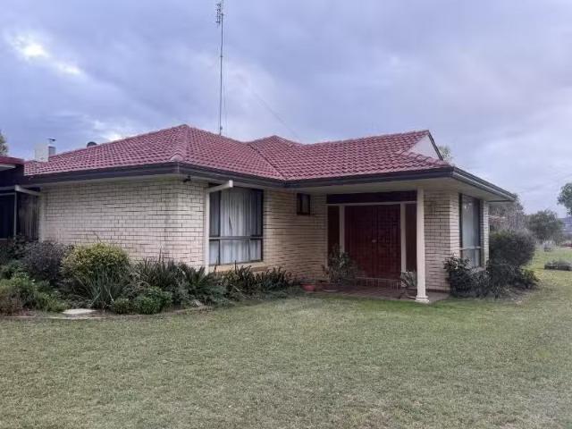 Unique 4 BR 37 Keronga Heights Road, TAMWORTH House for rent.