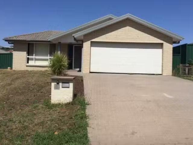 Nice 4 BR 37 Wanaruah Circuit, Muswellbrook House for rent Li.
