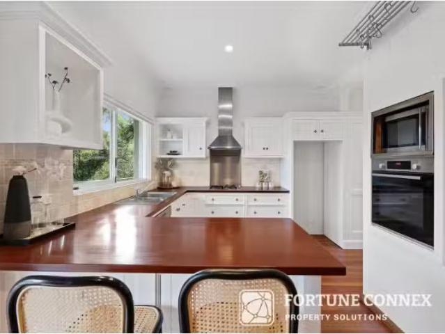 Deal! 4 BR 38 The Comenarra Parkway, West Pymble House for ren.