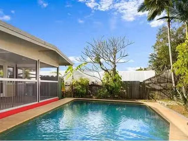 Nice 4 BR 38B Fifth Avenue, Saint Lucia, QLD 4067