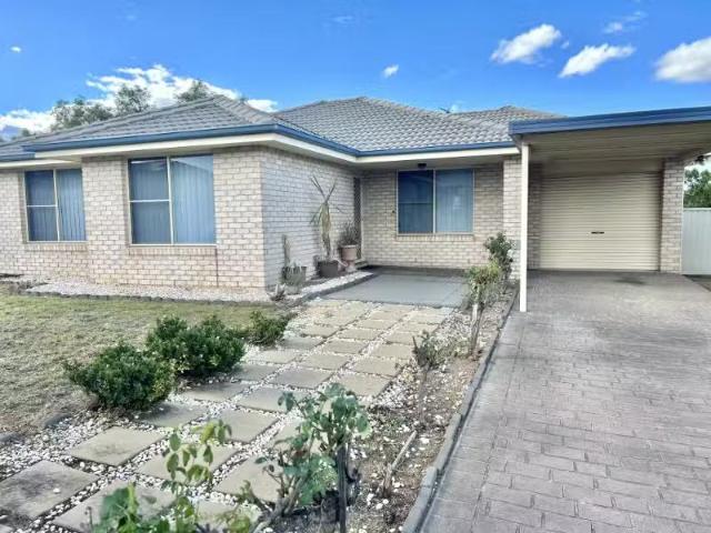 Cheap 4 BR 39 Warburton Drive, TAMWORTH House for rent Listed.