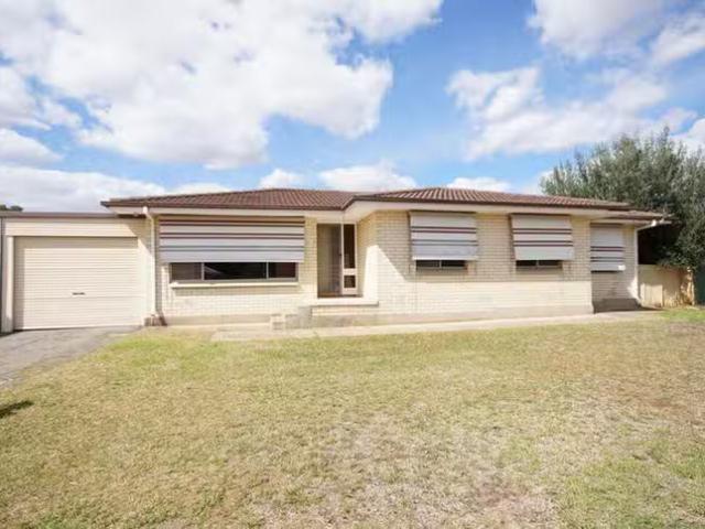 Cozy 4 BR 30 Marshalsea Road, Elizabeth Park, SA 5113