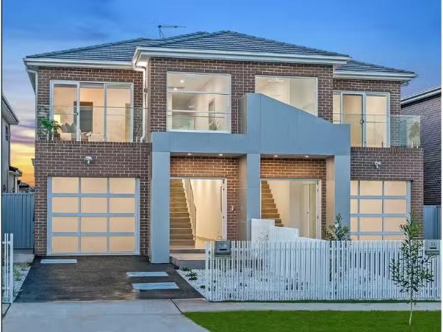 Nice 4 BR 31 Constance Street, Guildford Townhouse for rent L.