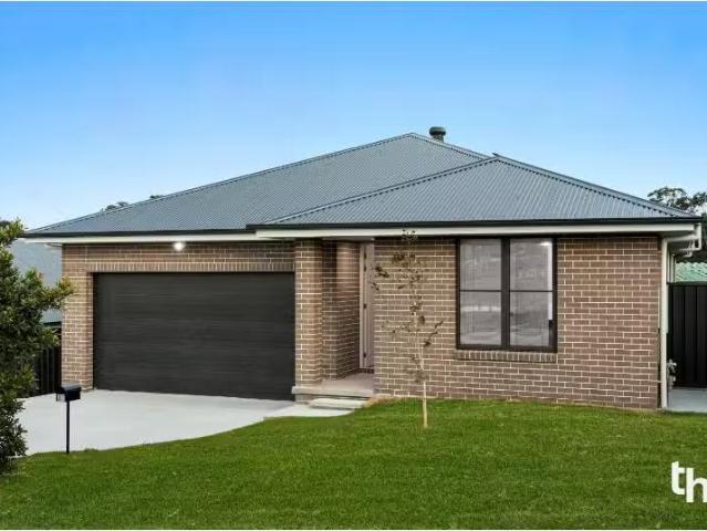 Just in! 4 BR 31 Jesmond Way, Edgeworth Townhouse for rent Li.
