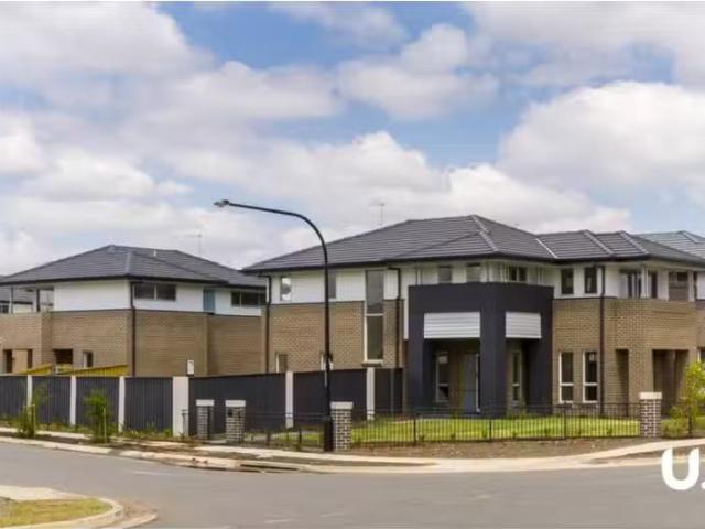 New 4 BR 32B Alderton Drive Greenway, COLEBEE House for rent.