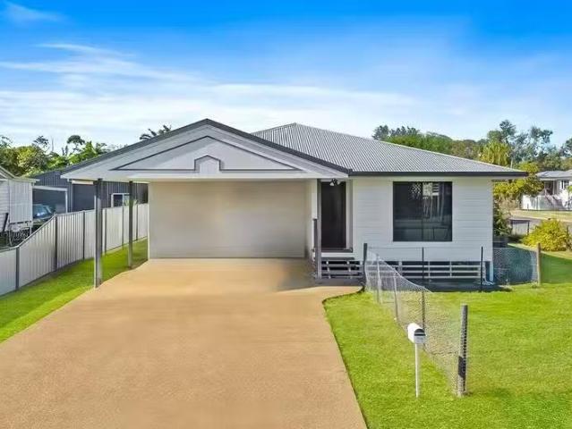 Cozy 4 BR 33 Macalister Street, Park Avenue, QLD 4701