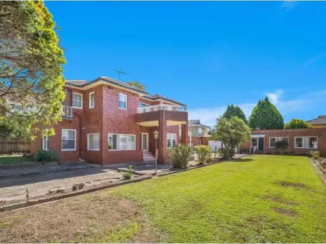 Unique 4 BR 3 Como Street, Blakehurst House for rent Listed b.