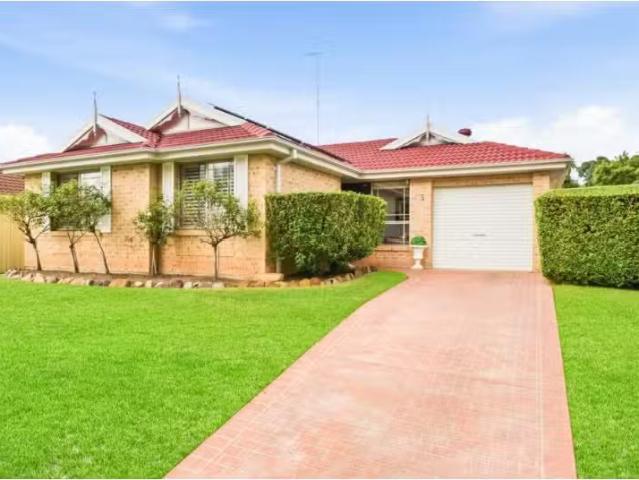 Just in! 4 BR 3 Cormorant Cres, Glenmore Park House for rent.