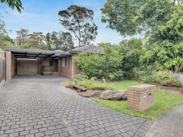 Just in! 4 BR 3 Bentley Court, Watsonia North VIC 3087 House.