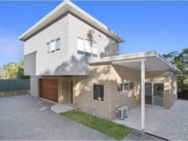 Deal! 4 BR 4/44 Robson Street, Corrimal Townhouse for rent Li.