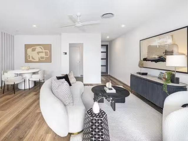 Unique 4 BR 45/10 Botanica Place, Mcdowall, QLD 4053
