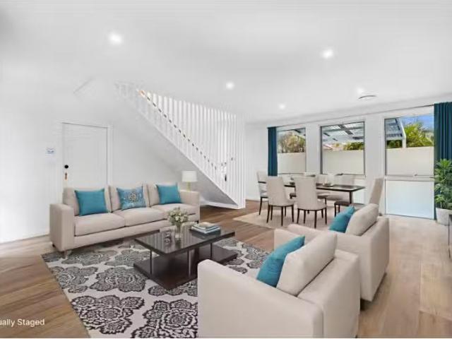 Nice 4 BR 4/5 Gannons Road, Caringbah Townhouse for rent List.
