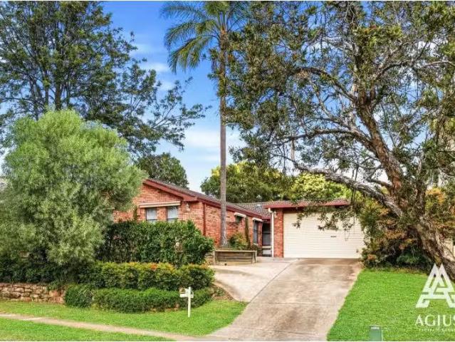 For Rent! 4 BR 47 Sutherland Avenue, Kings Langley House for r.