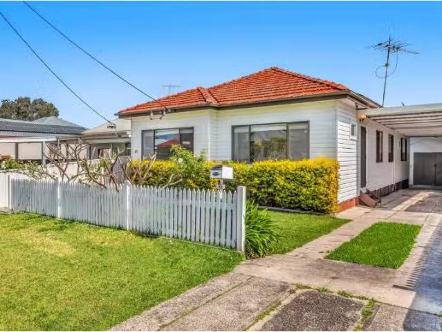Cozy 4 BR 49 Henry Street, Belmont House for rent Listed by G.