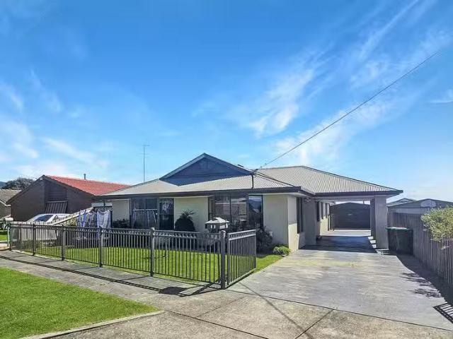 Just in! 4 BR 40 Randall Crescent, Moe, VIC 3825
