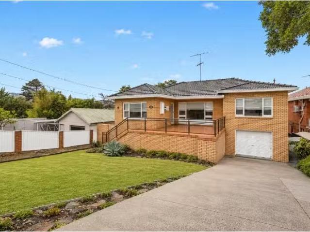 Just in! 4 BR 418 Princes Highway, Blakehurst House for rent.