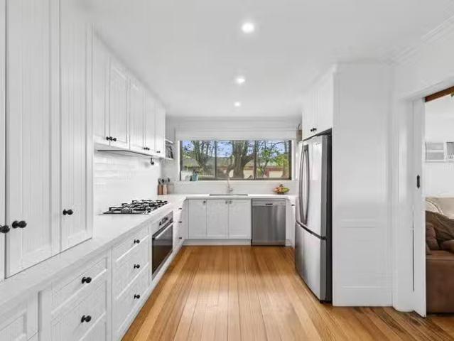 For Rent! 4 BR 41 Chaucer Street, Hamlyn Heights, VIC 3215