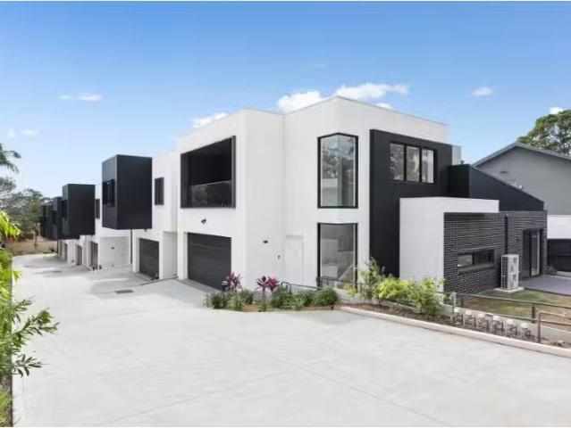 Charming 4 BR 4/221 Burraneer Bay Road, Caringbah South Townho.