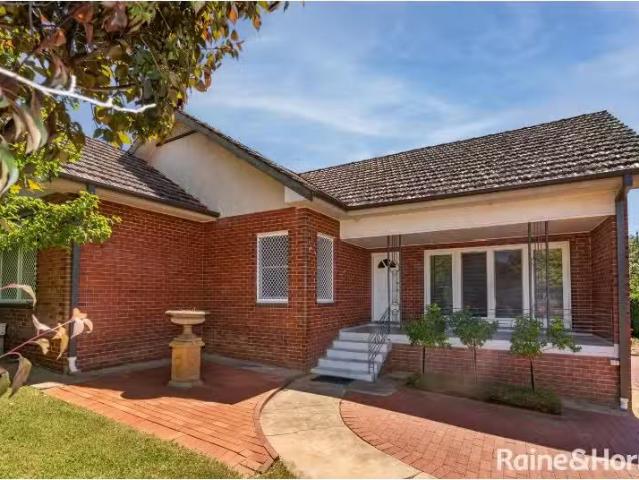 Charming 4 BR 42 Mitchelmore Street, TURVEY PARK House for ren.