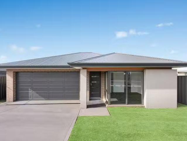 For Rent! 4 BR 43 Hosking Street, Caerleon, NSW 2850
