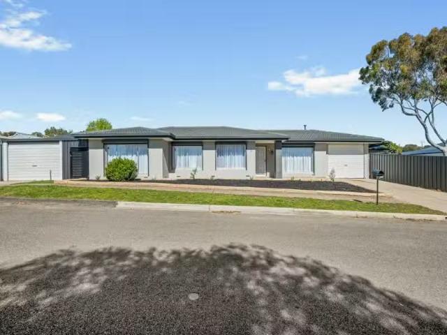 Deal! 4 BR 4 Angela Street, REYNELLA, SA 5161 House for Rent