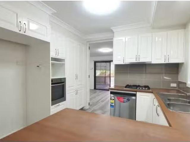 Cheap 4 BR 4 Dampier Place, WHALAN House for rent Listed by S.