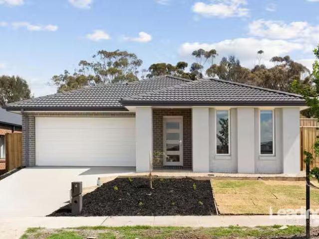 Deal! 4 BR 4 Pedro Road, Sunbury, VIC 3429