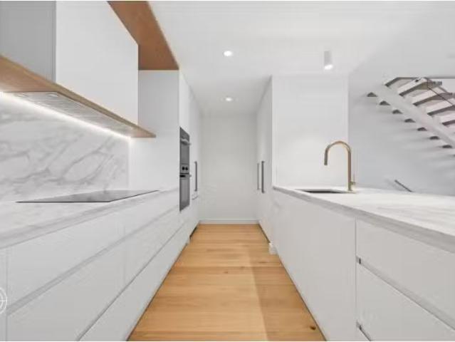 For Rent! 4 BR 5/48 Stuart Street, Griffith Apartment for rent.