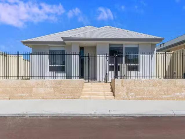 For Rent! 4 BR 54 Dandaragan Drive, Dawesville, WA 6211