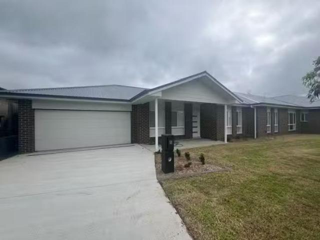 Nice 4 BR 5 Koba Street, Fletcher, NSW 2287