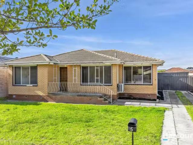 Nice 4 BR 5 Libau Avenue, Bell Park, VIC 3215 House for Rent