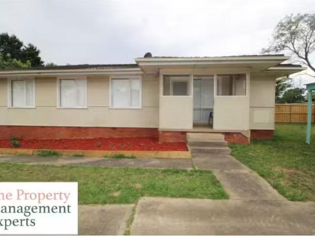 Cozy 4 BR 5 Maitland Way Way, Airds House for rent Listed by.