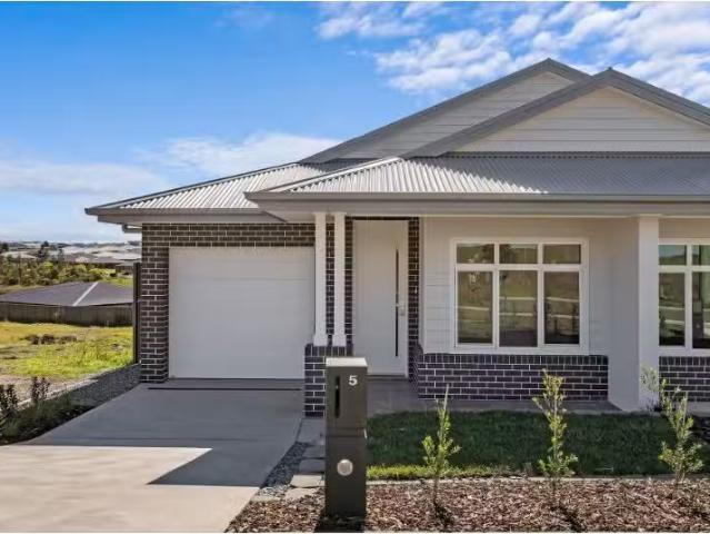 Unique 4 BR 5 Maskell Street, Farley Townhouse for rent Liste.