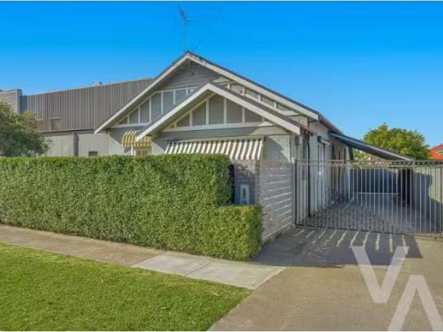 For Rent! 4 BR 5 Stewart Avenue, Hamilton East House for rent.